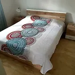 Paras Lejlighed *