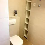 Paras *