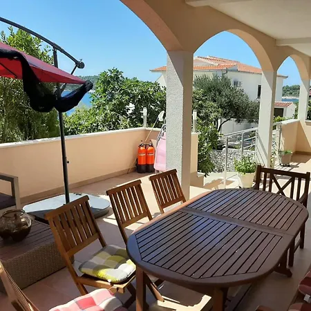 Paras Apartment *